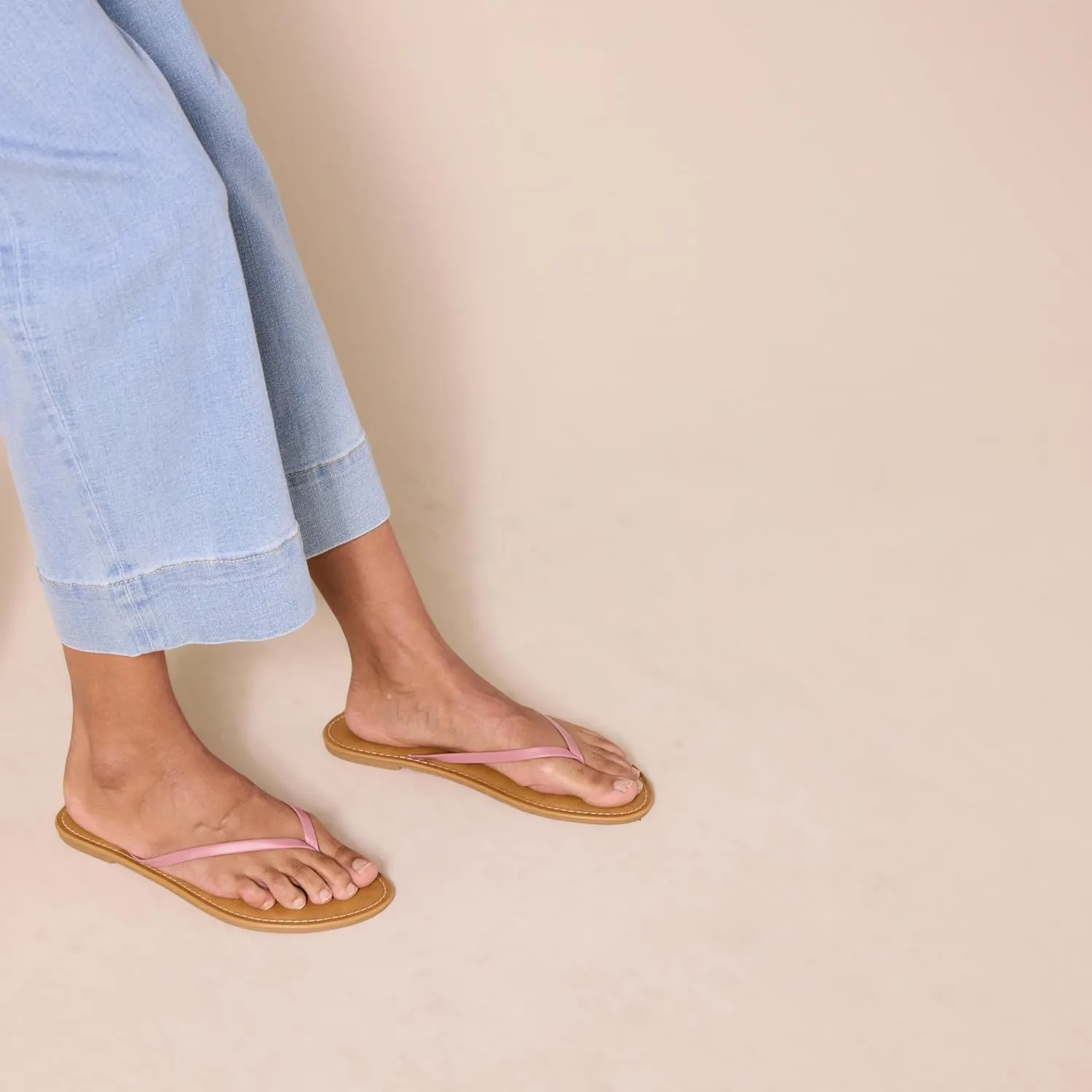 Amazon Essentials Women's Thong Sandal