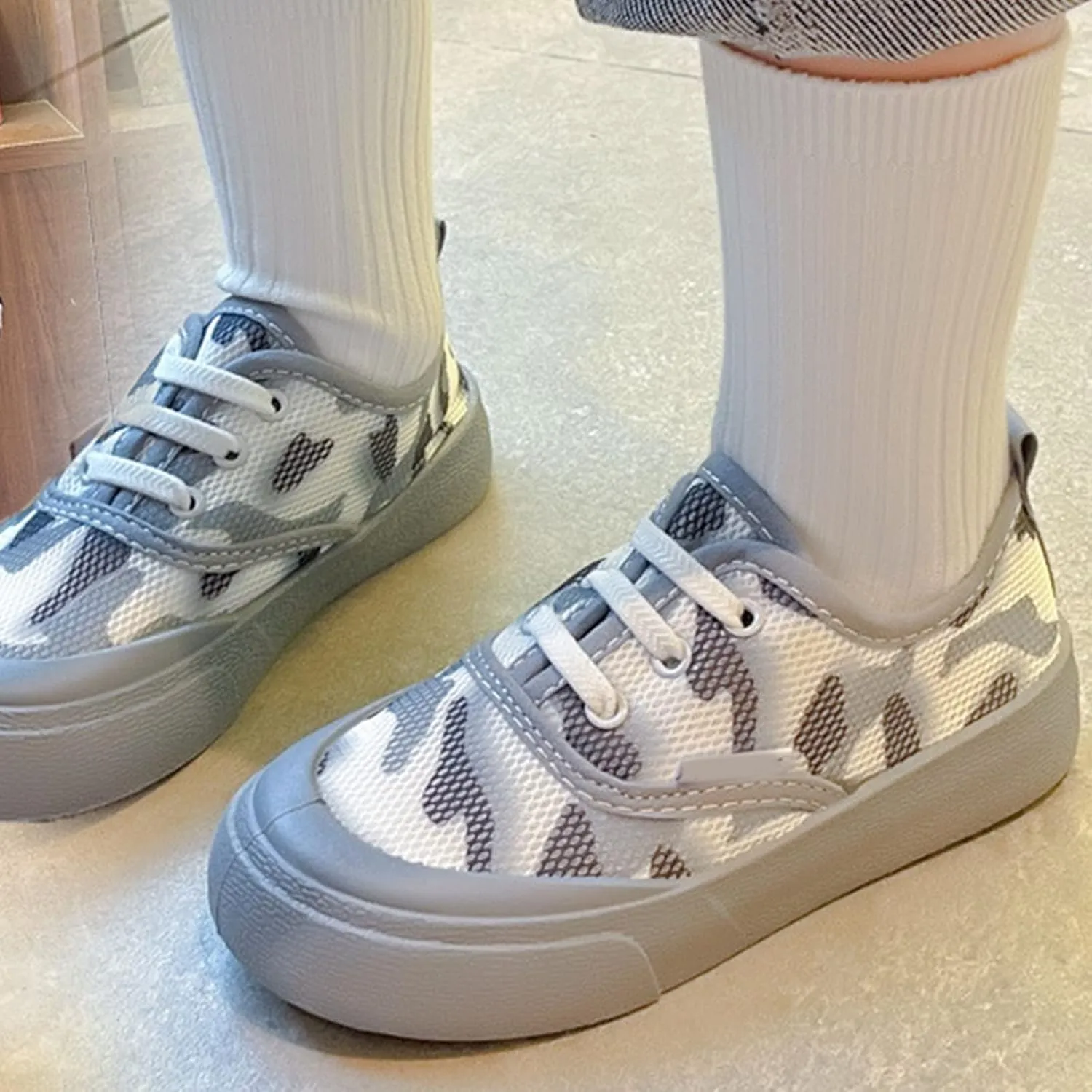 Boys Girls Mesh Breathable Non Slip Tennis Shoes Casual Running Sports Walking Athletic Shoes Comfort Walking Shoes