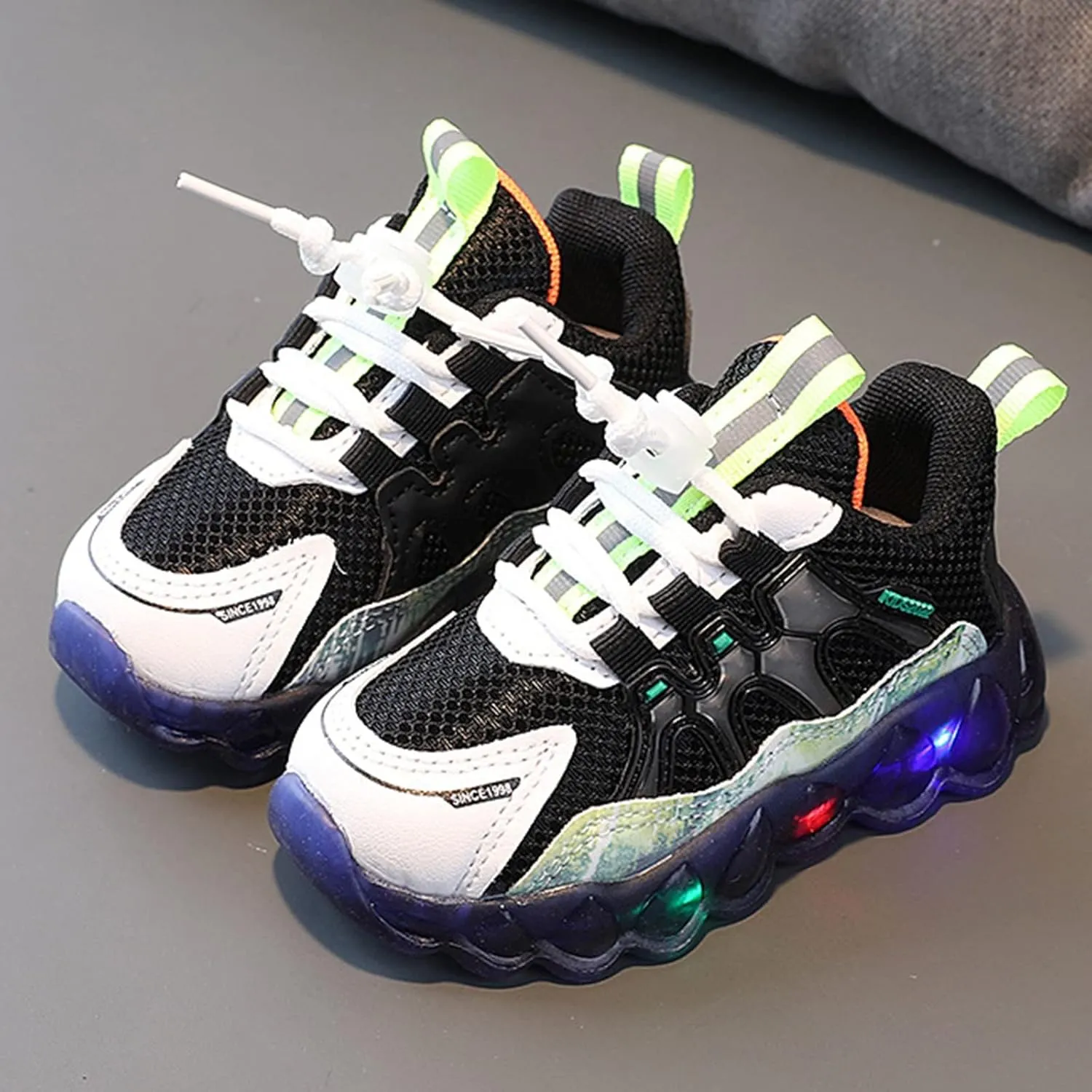 Fashion Light On LED Baby Shoes Breathable Soft Sole Slip-on Athletic Sneakers Toddler Cool Luminous Girls Slip Shoes