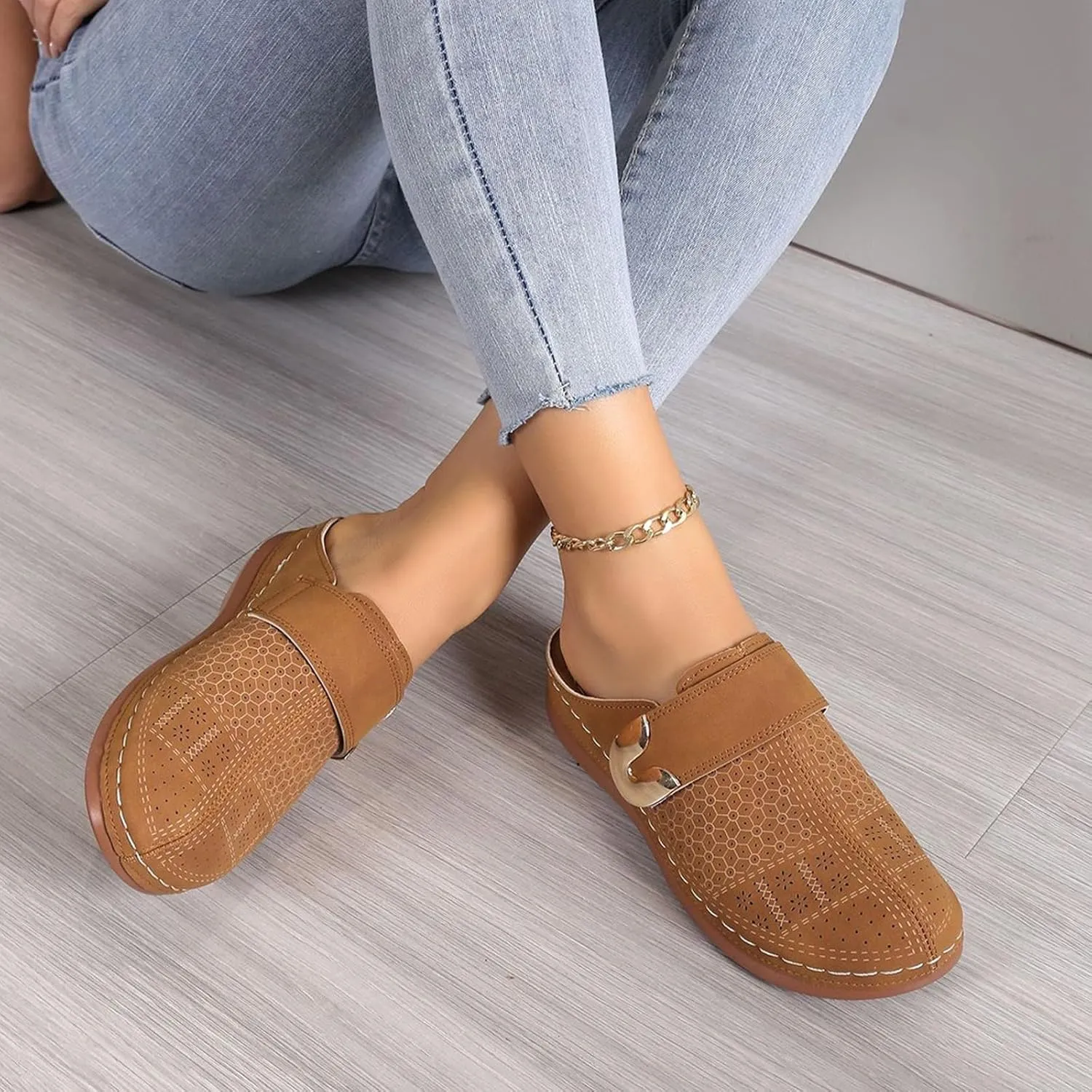 Kubbon Clogs for Women Slip-On Flat Mule Shoes Comfortable Closed Toe Clogs Casual Walking Wedge Clog Summer Shoes Dressy Beach Sandals