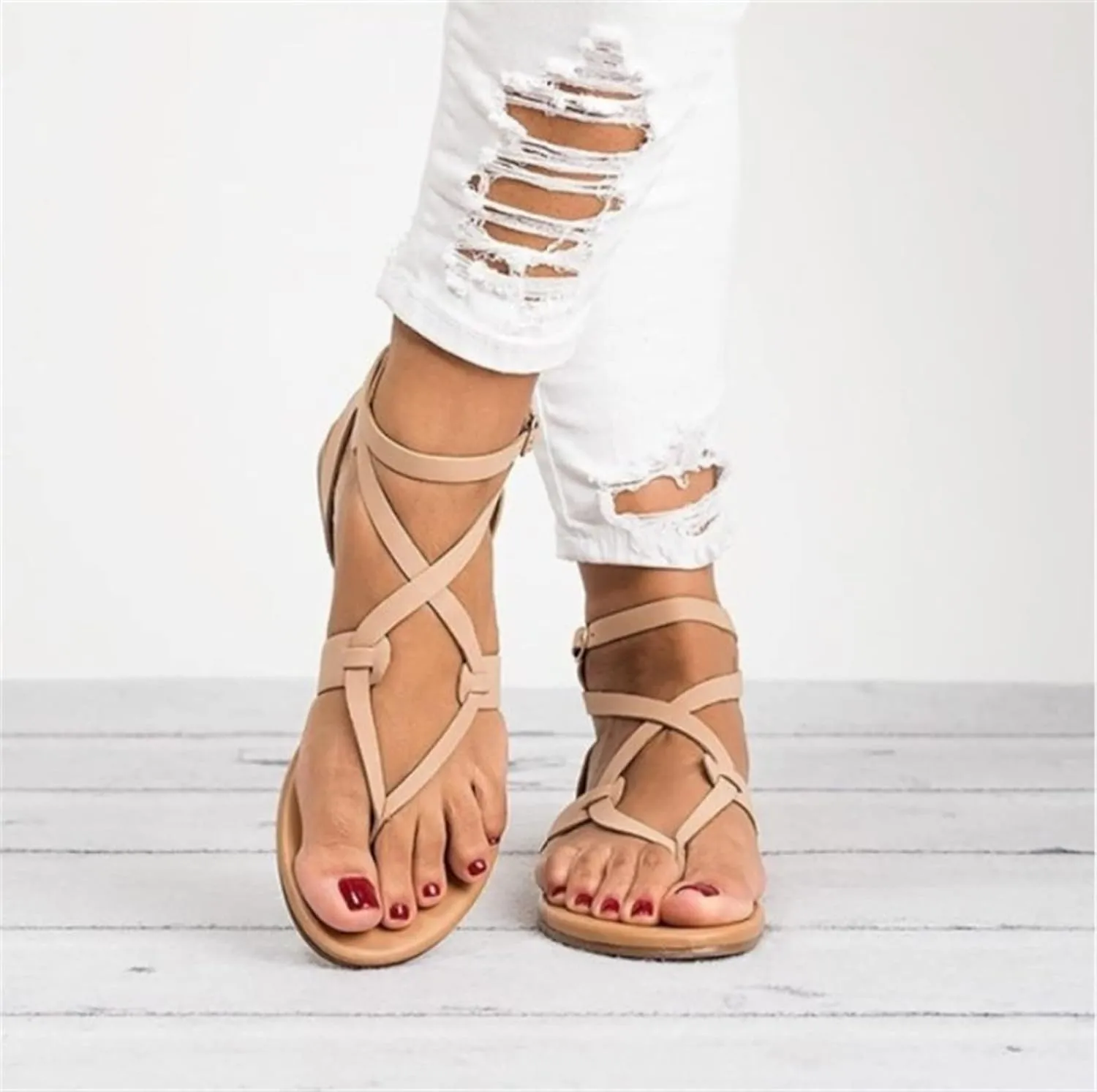 Lausiuoe Summer Sandals For Women 2022 Dressy Strappy Flat Sandals Casual Wide Width Gladiator Walking Thong Flip Flops