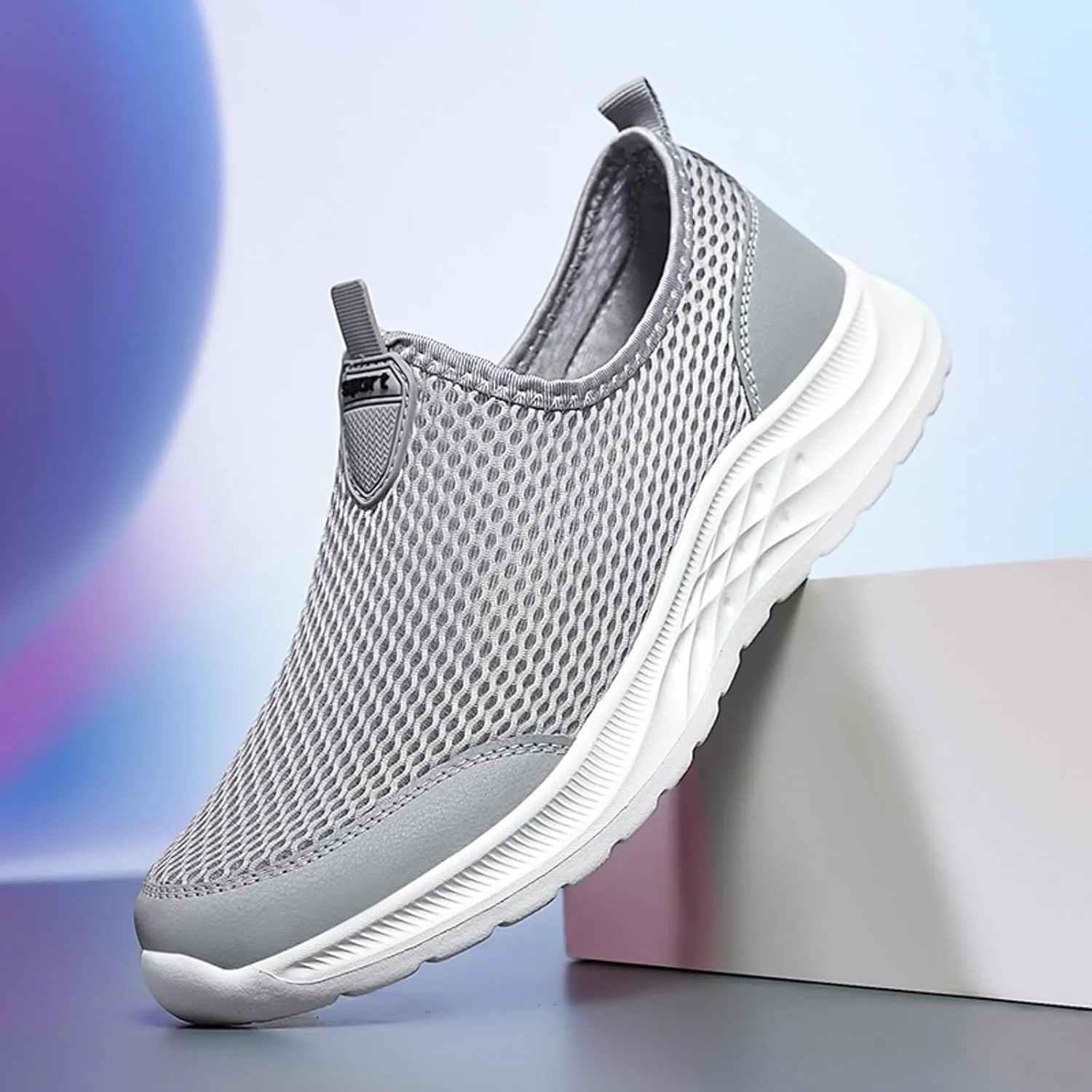 Men Sports Shoes Fashionable New Pattern Mesh Hollow Breathable Comfortable Flat Bottom Lightweight Sneaker Crease Men