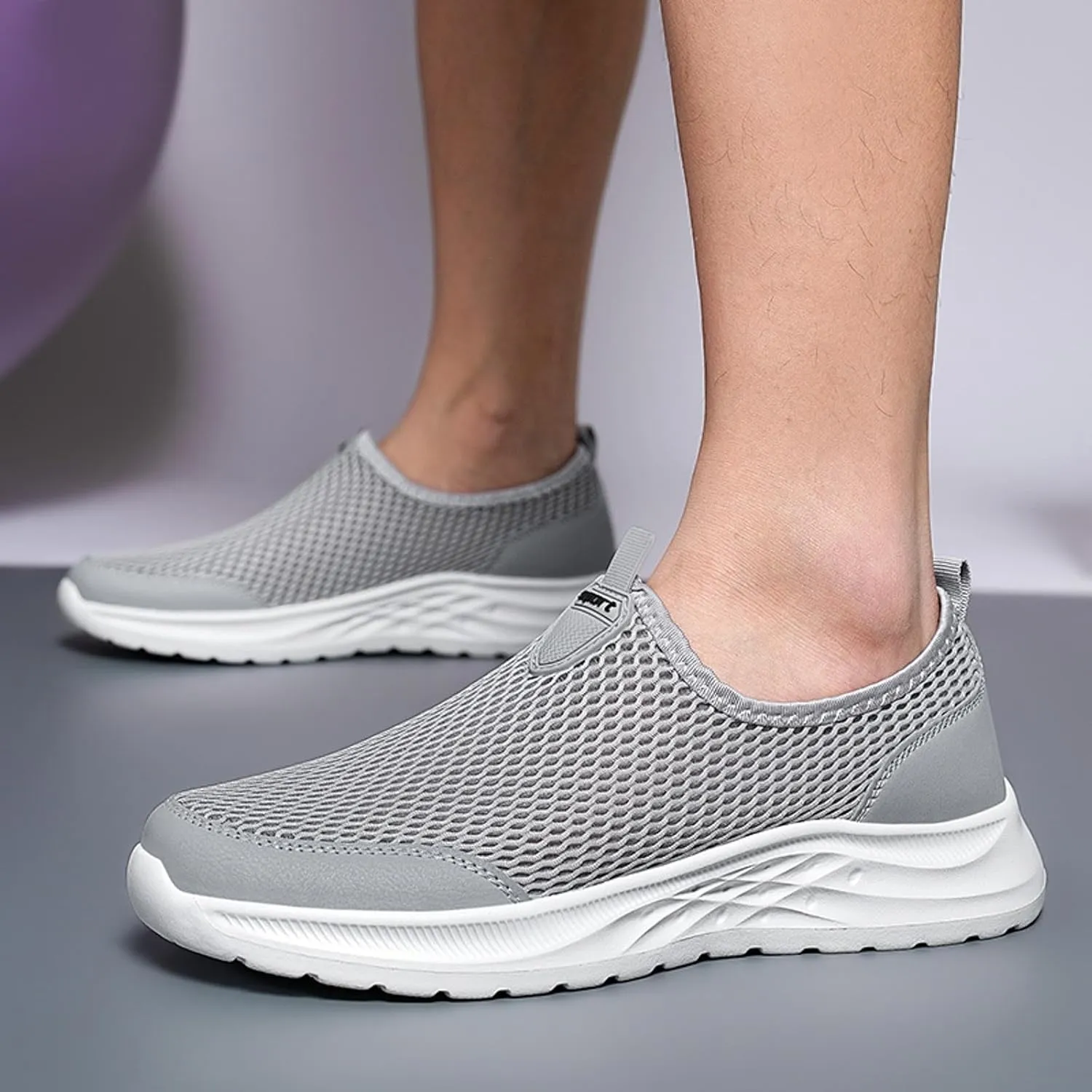 Men Sports Shoes Fashionable New Pattern Mesh Hollow Breathable Comfortable Flat Bottom Lightweight Sneaker Crease Men