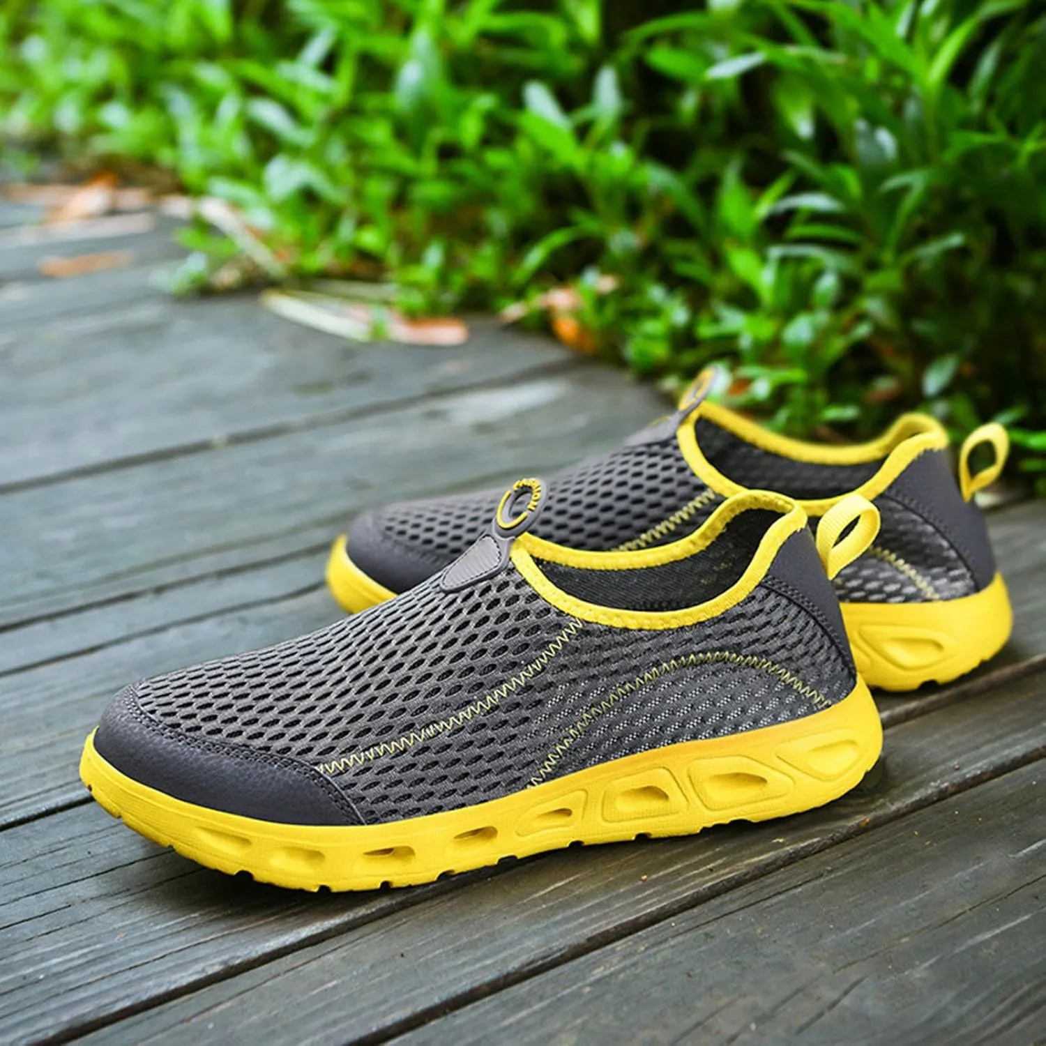 Men Sports Shoes Spring and Summer Fashionable New Pattern Mesh Breathable Comfortable Non Slip Soft Sole Sneaker