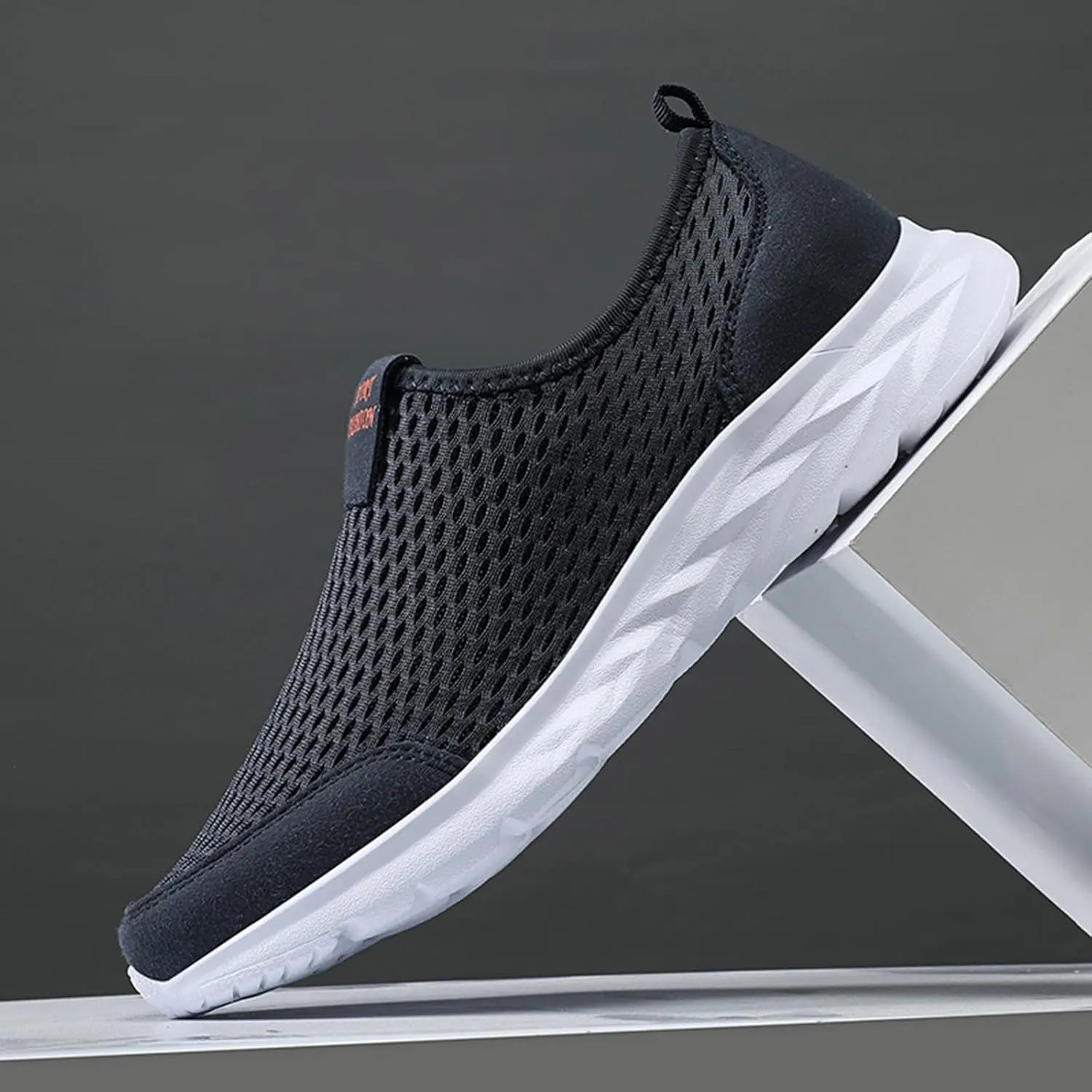 Slip on Sneakers Women Casual Lightweight Tennis Shoes Non Slip Work Shoes Women Breathable Mesh Walking Sneakers