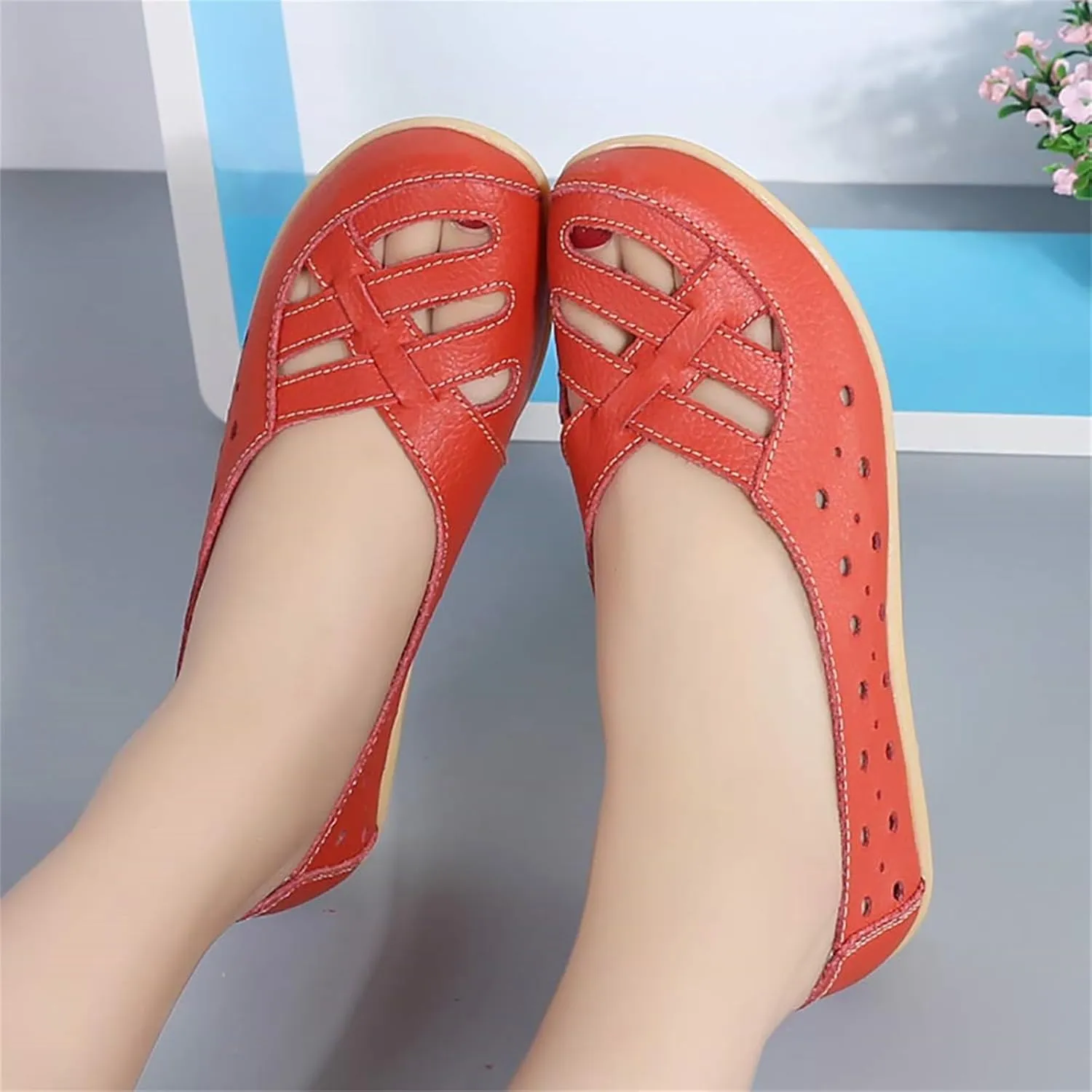 Women's Comfortable Leather Loafers Slip On Walking Flats Casual Round Toe Moccasins Wild Nurse Orthopedic in Hollow Sandals Summer Slip-On 2025 Driving Breathable Fashion Soft Shoes