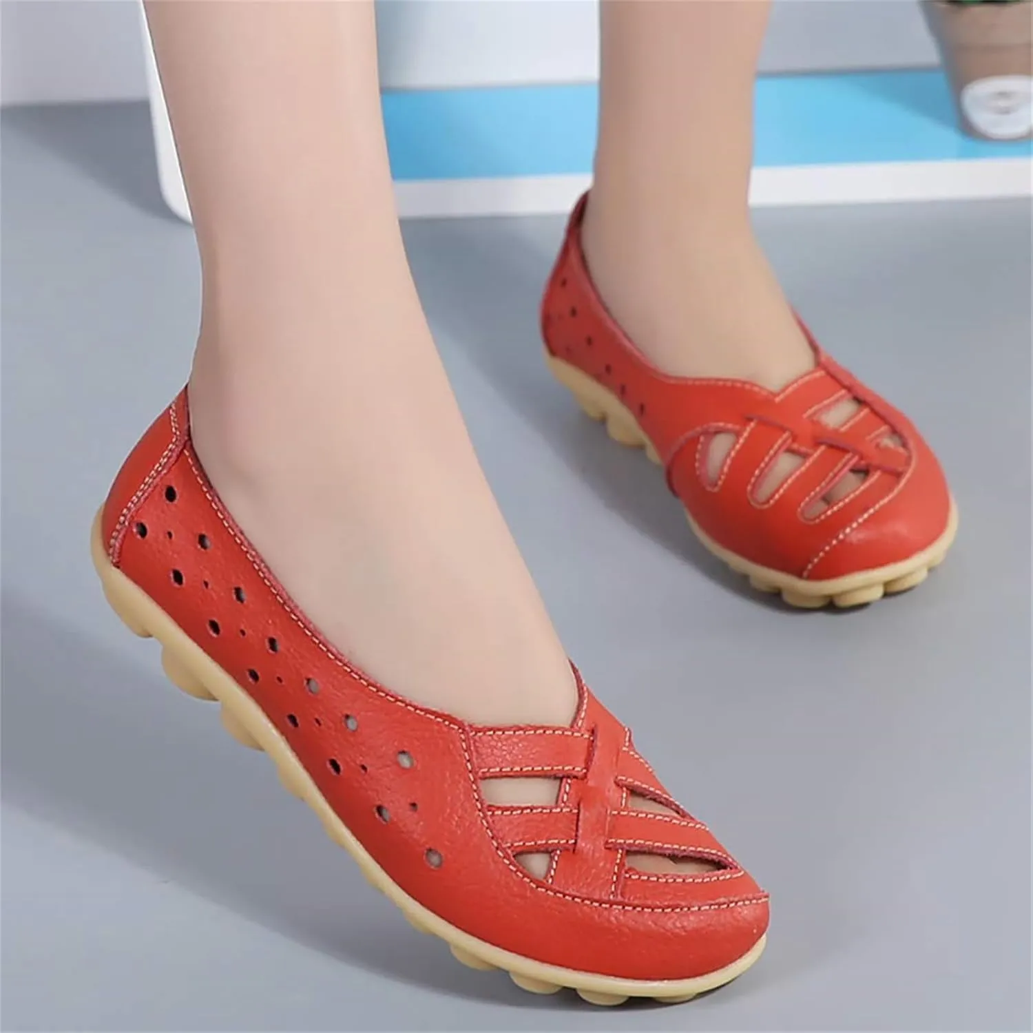 Women's Comfortable Leather Loafers Slip On Walking Flats Casual Round Toe Moccasins Wild Nurse Orthopedic in Hollow Sandals Summer Slip-On 2025 Driving Breathable Fashion Soft Shoes