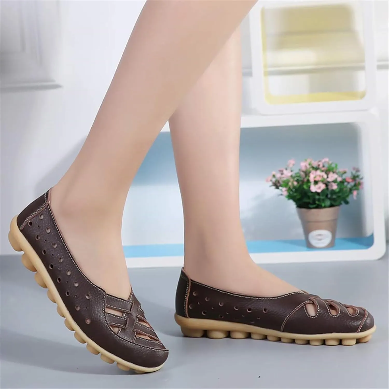 Womens Sandals Fashion Flats Closed Toe Sandals Lightweight Breathable Hollow Out Sandal Comfortable Leather Loafers Cross Walking Flat Shoes Summer Slip-On Shoes
