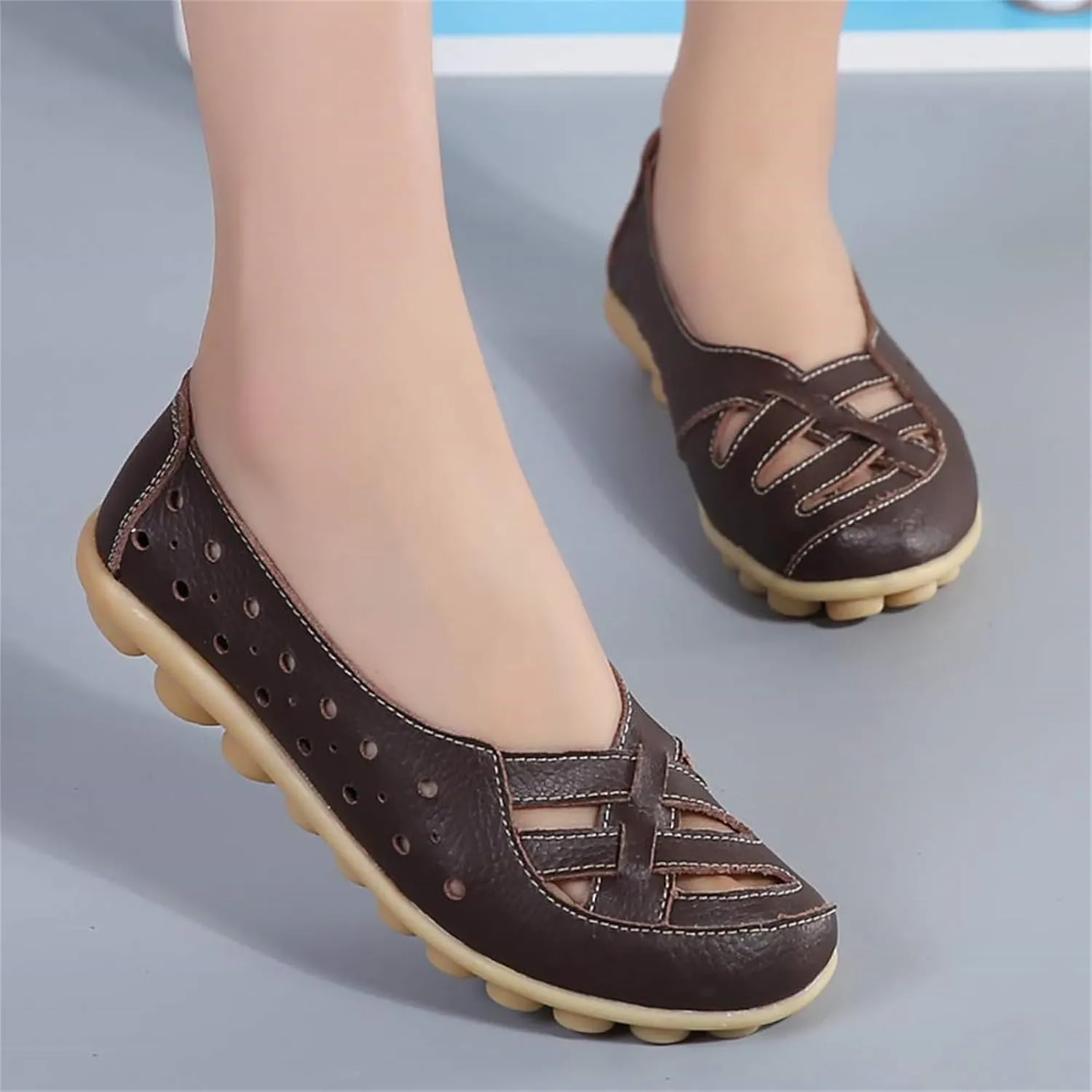 Womens Sandals Fashion Flats Closed Toe Sandals Lightweight Breathable Hollow Out Sandal Comfortable Leather Loafers Cross Walking Flat Shoes Summer Slip-On Shoes